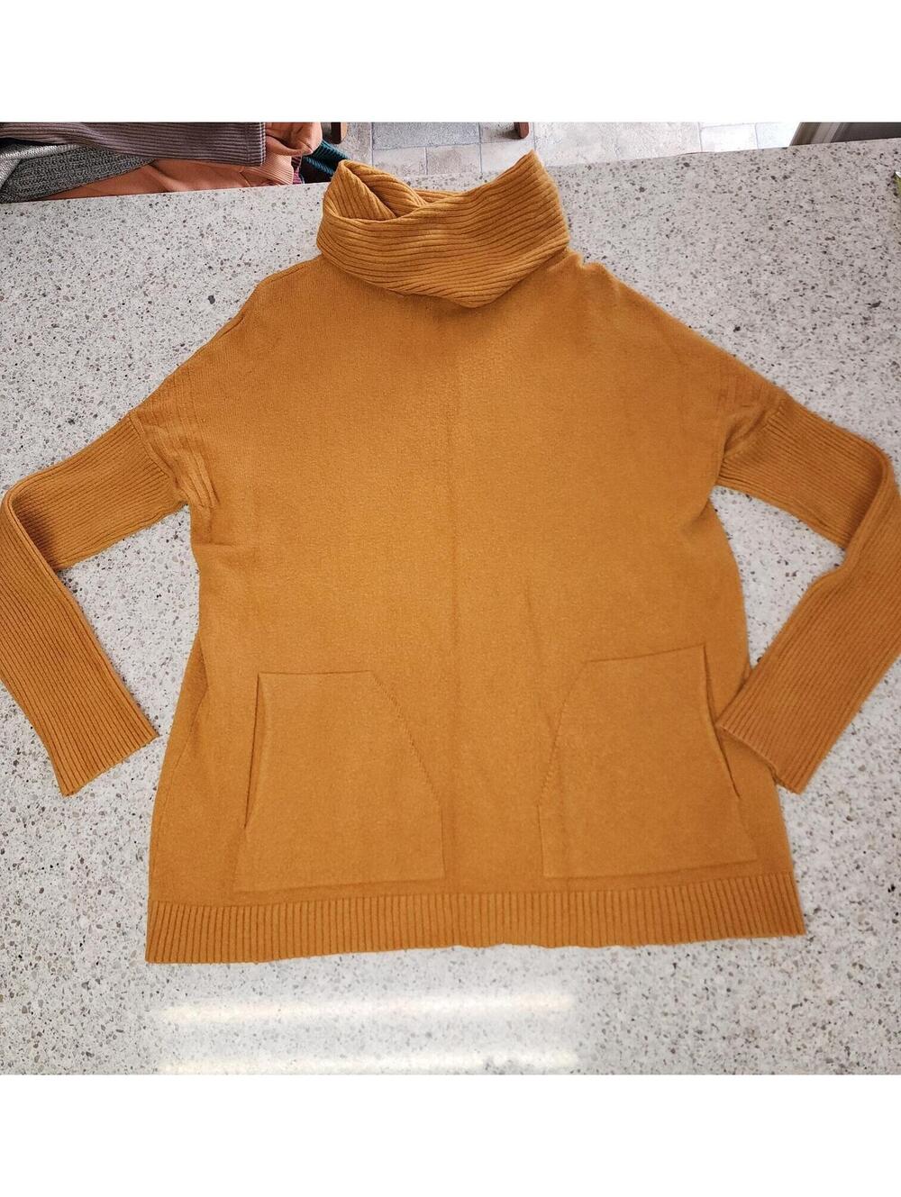 Sweater - Picture 4 of 9